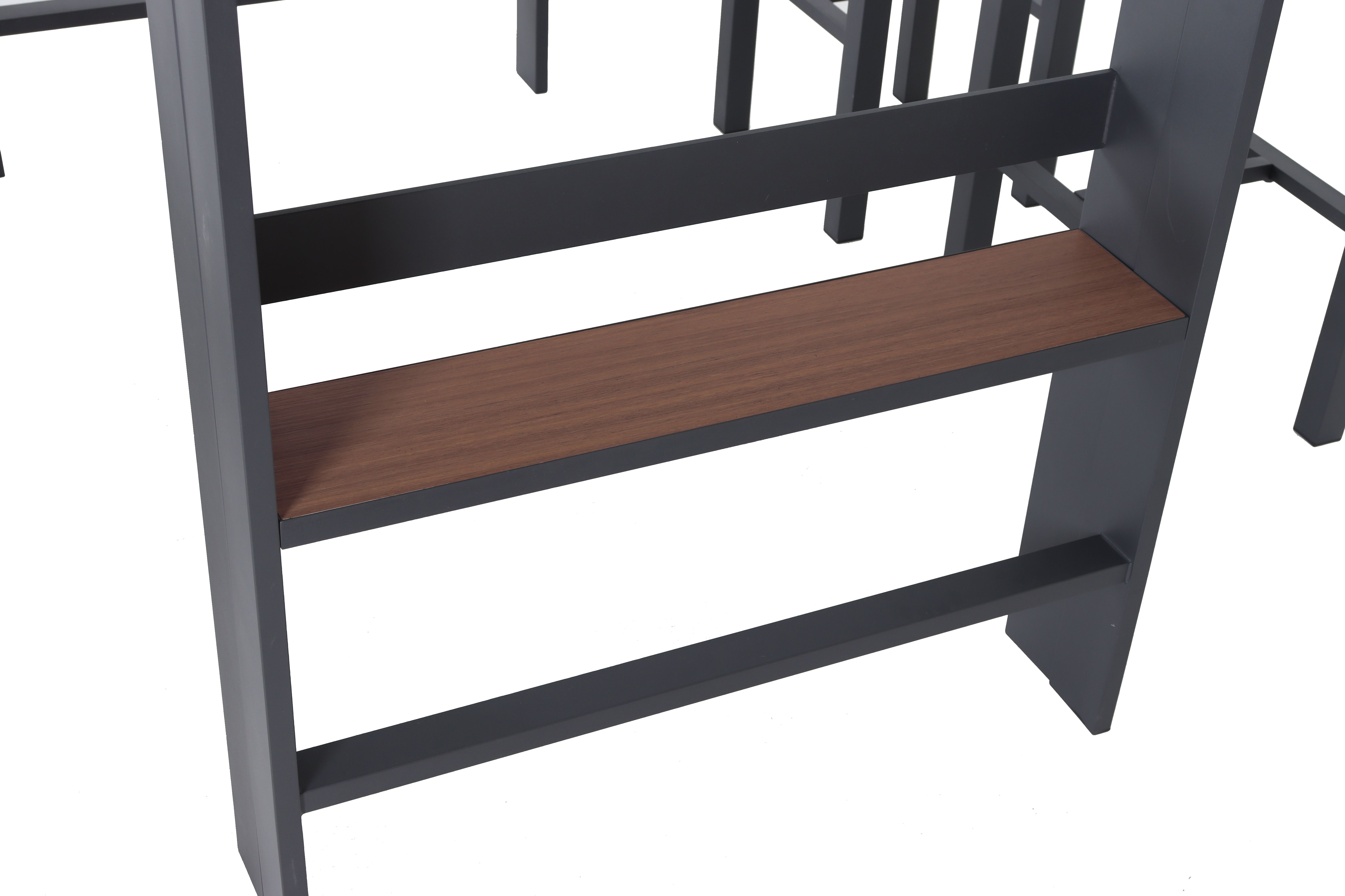 Regal mit dunklem Holzbrett und grauem Metallrahmen, Teil einer Möbelstruktur.