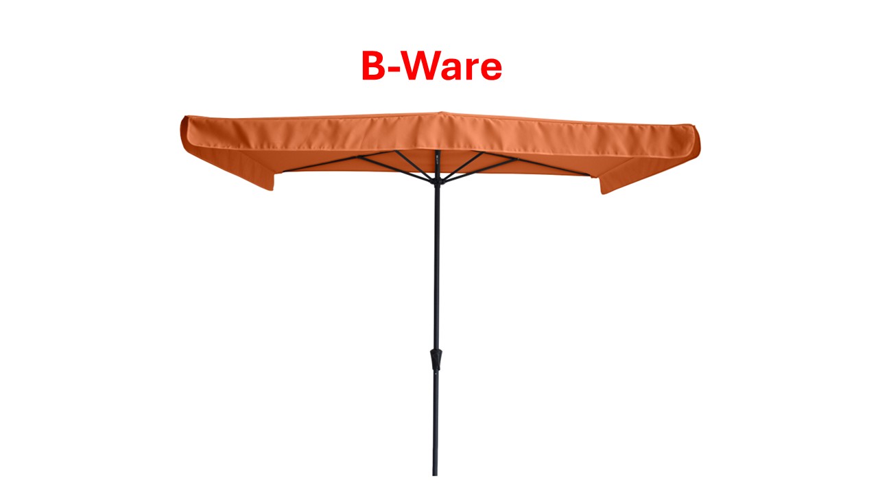 Quadratischer, orangefarbener Sonnenschirm mit mittigem schwarzen Ständer, als B-Ware gekennzeichnet.