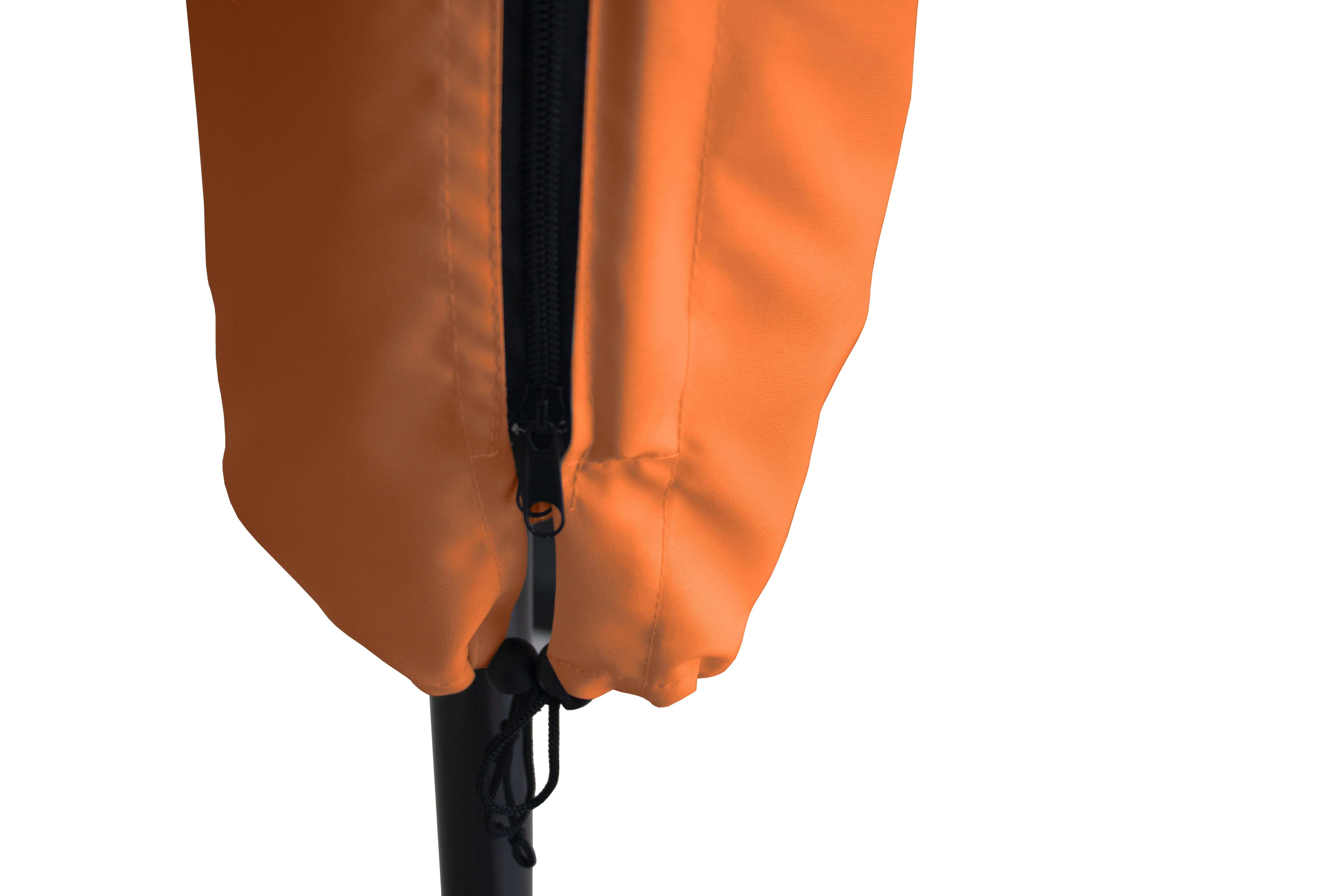 Orange Schutzhülle mit schwarzem Reißverschluss und Kordel an schwarzem Stab.
